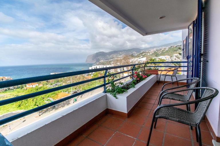 Sea and sunset view apartment in Funchal - Chambres d'hôtes Funchal