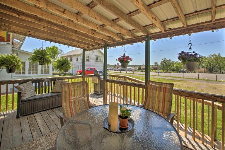 Hot Springs Home - Walk to Oaklawn Casino! - B&B Hot Springs