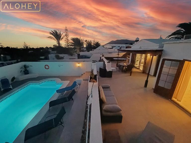 VILLA MAGICA 7 MINUTES WALK TO CENTER WITH POOL AND A/C - Bed and Breakfast Playa Blanca