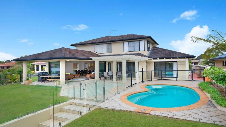 Nirvana Waters - Waterfront with Pool - Holiday Yamba - B&B Yamba