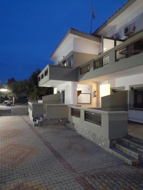 Giola aparments and studios 2 - Bed and Breakfast Astrís