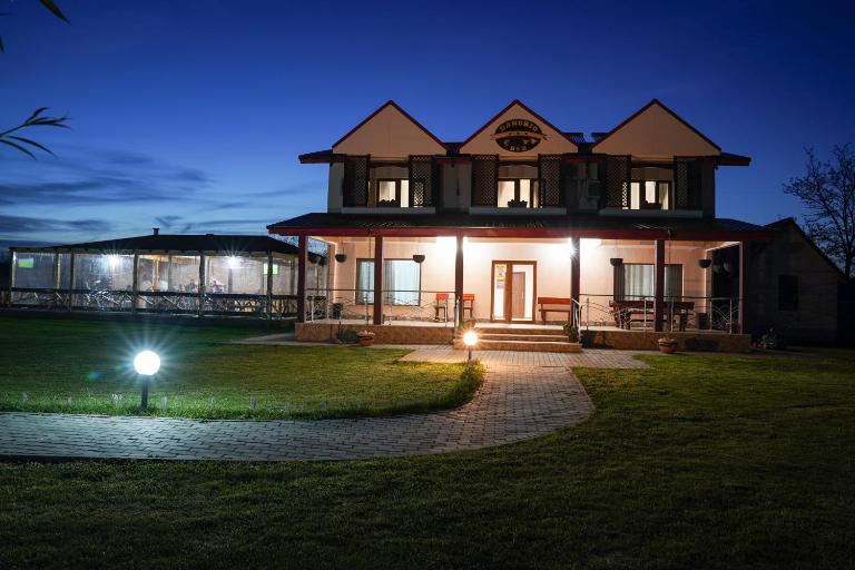 Pensiunea Danubio - Chambres d'hôtes Dunavățu de Jos