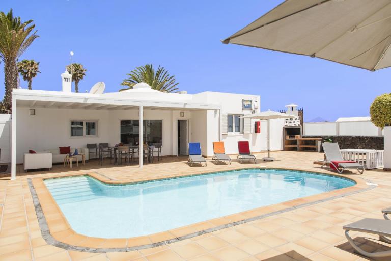 Villa Aphrodite and Villa Apollo 4 bedroom - B&B Puerto del Carmen