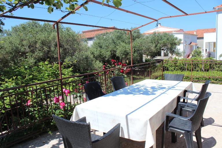 Pierre's Place - Bed and Breakfast Bibinje