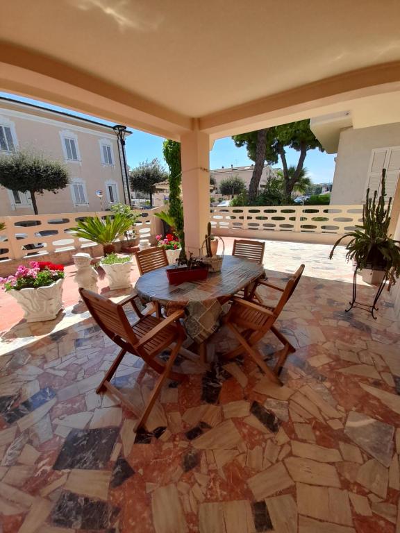 BOUGANVILLE casa vacanza ambiente climatizzato con wi fi - B&B Pineto