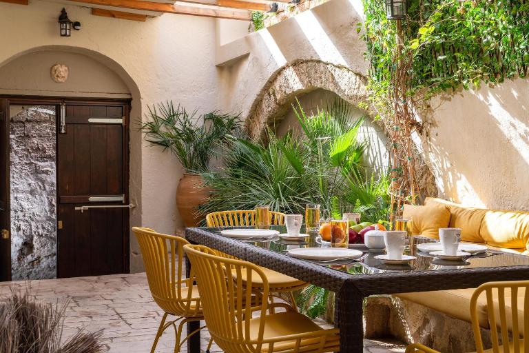 Zoe Suites - B&B Rodas