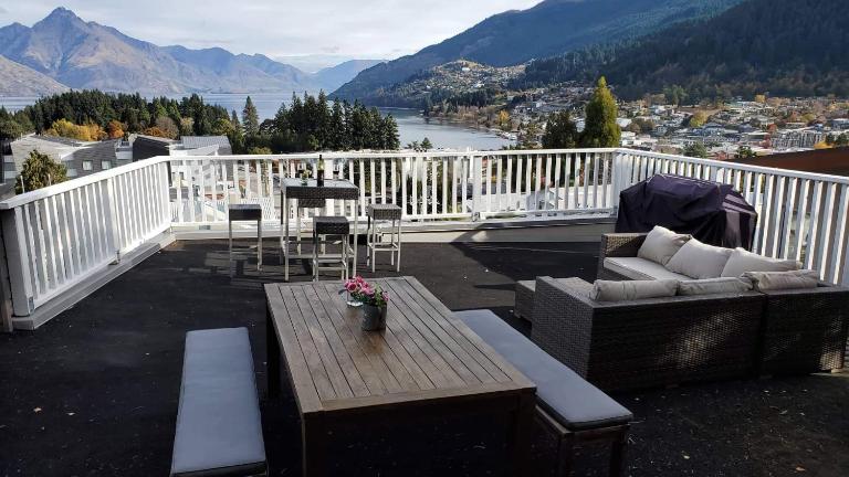 Central Lakeview Apartment with amazing rooftop 镇上湖景三室套房 - B&B Distretto di Queenstown