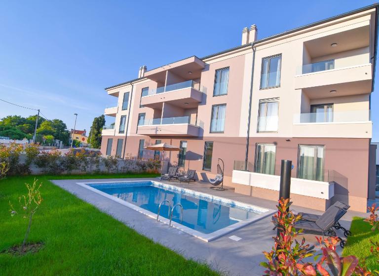 Luxury apartment Faro with sea view and swimming pool - Ferienwohnung Premantura