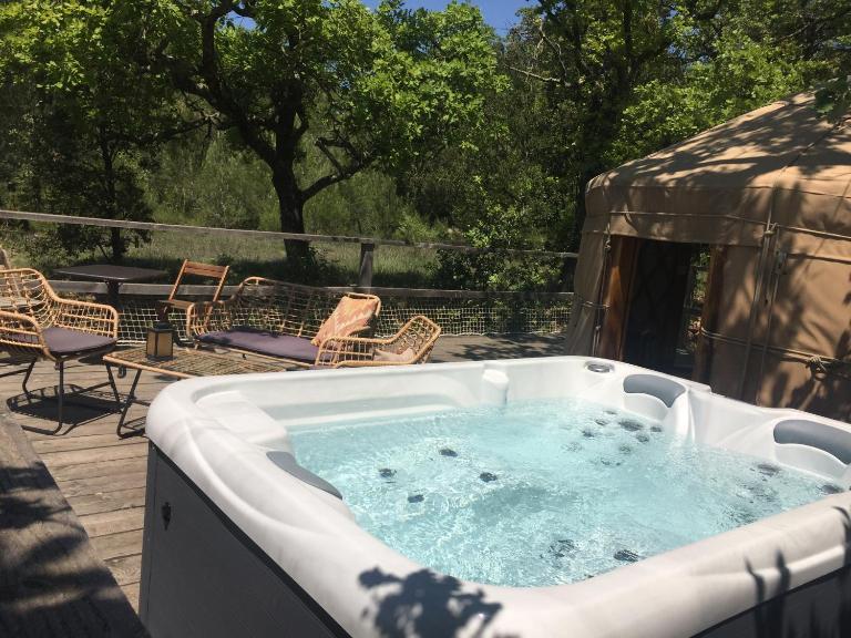 Les Yourtes de Provence - Bed and Breakfast Saint-Paulet-de-Caisson