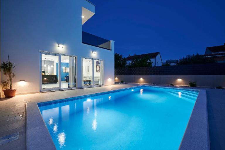 Blue fantasy villa - B&B Kutleše