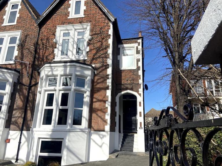 Central Southsea Boutique 2 Bedroom Flat - B&B Portsmouth