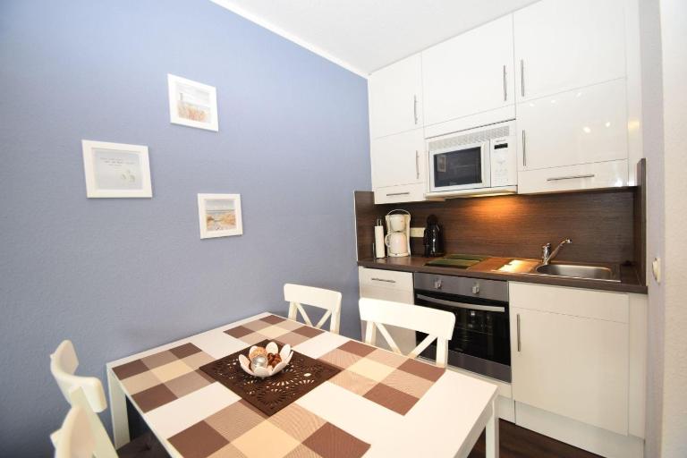 Haus Seemeile Wohnung 3 10 - Bed and Breakfast Büsum