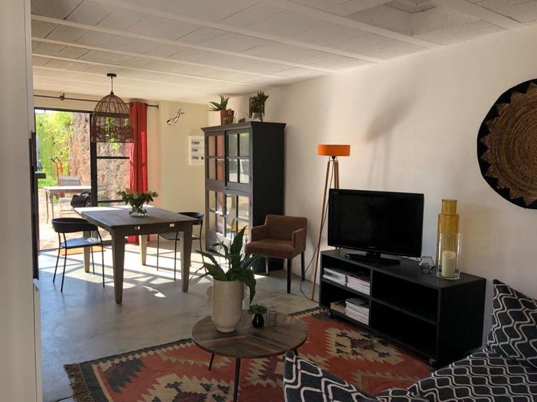 Saskia's loft Mazan -Studio cosy au calme proche du Ventoux - B&B Mazan