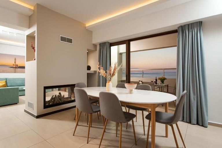 Overview Chania with sea view and amazing sunset - Ferienwohnung Chania