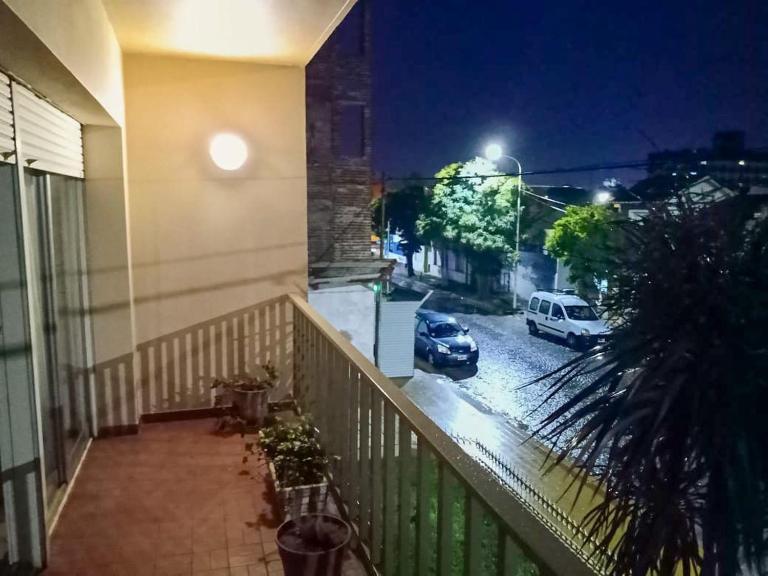 25puntocinco alquiler x día con cochera Tandil - Chambres d'hôtes Tandil