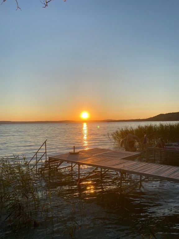 Green Lake House - Private beach at Balaton - Bed and Breakfast Balatonakarattya