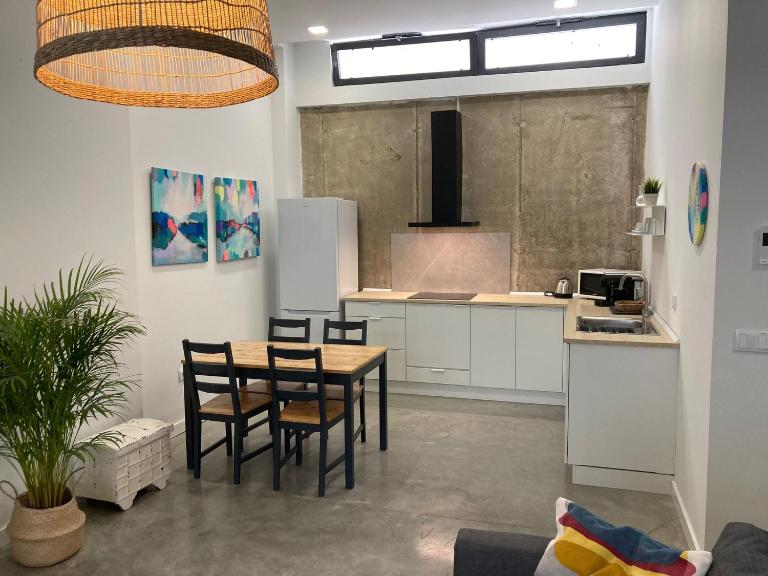 Acogedor apartamento en semisótano con patio y cerca de la Plaza de España - B&B Seville