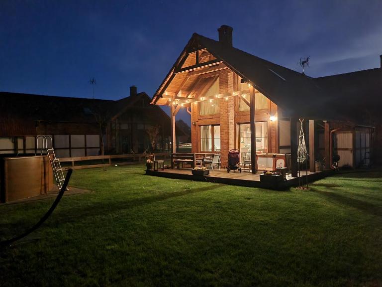 Domek z basenem nad jeziorem Gwiazdy, Ostoja Bukowo, Kaszuby - Bed and Breakfast Borowy Młyn