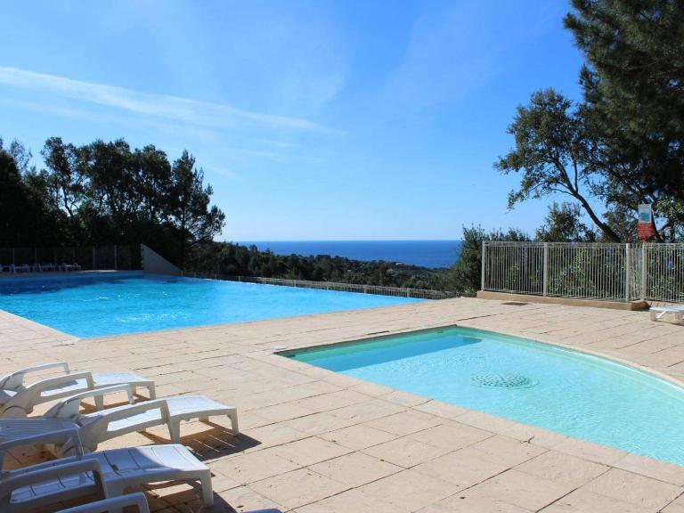 T3 cabine aux Issambres, piscine et parking inclus - FR-1-226-419 - B&B Les Issambres