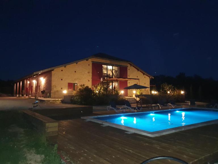 exceptionnel loft style industriel tout équipé 15 personnes avec piscine et jacuzzi - B&B Villebramar