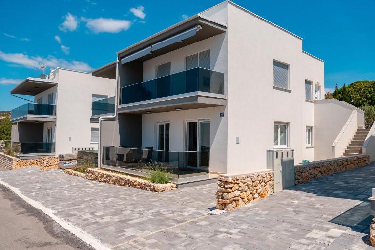 Apartment Mia Šimuni by Pag tours - B&B Šimuni