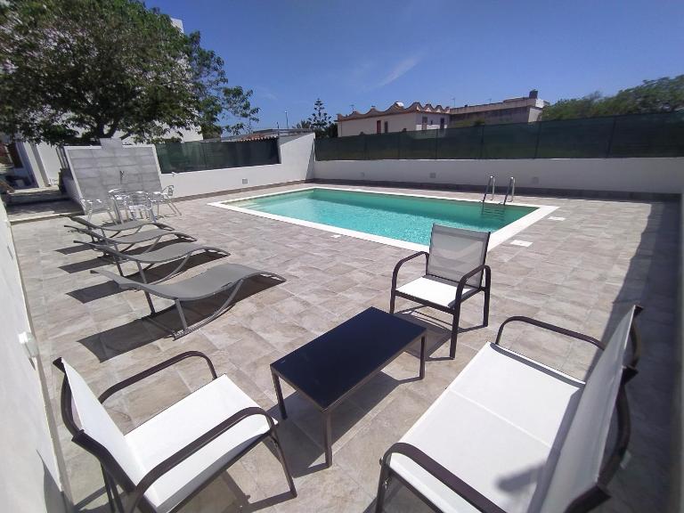 APPARTAMENTO CON 3 CAMERE CON BAGNO INTERNO, CUCINA Sea & Sun 2 - Bed and Breakfast Triscina