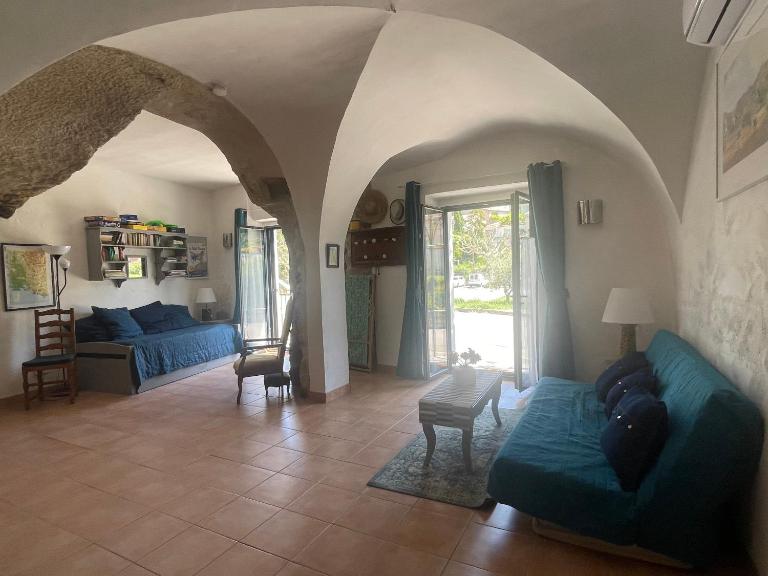 Luberon maison de village entière 2 à 6 personnes - Bed and Breakfast Cabrières-d'Aigues