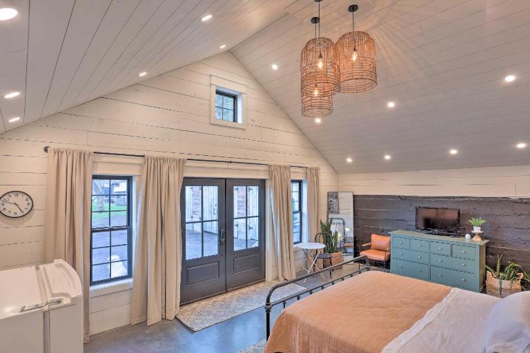 Rustic Rapid City Farmhouse w/ Mountain Views - Chambres d'hôtes Rapid City