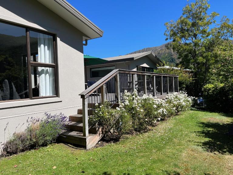 Family Home on Inverness - Bed and Breakfast Arrowtown