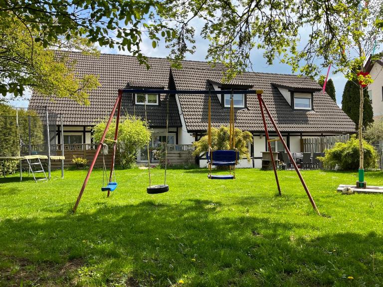 Familienwohnung "Gartenblick" auf 2 Etagen - Chambres d'hôtes Aalen