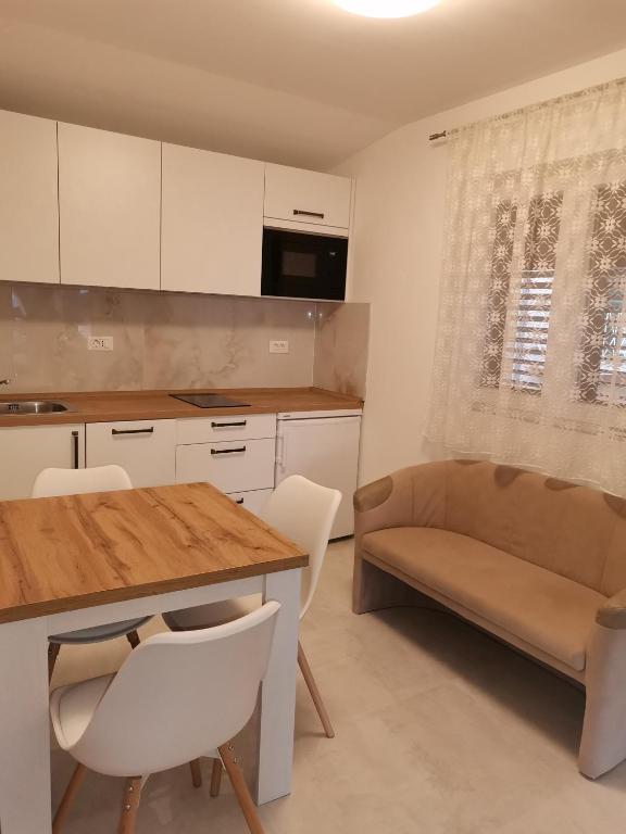 Apartment Luka - Bed and Breakfast Makarska