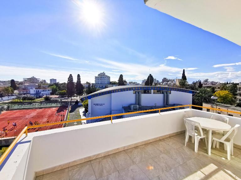 Sun Kissed Apartment - Chambres d'hôtes Larnaca