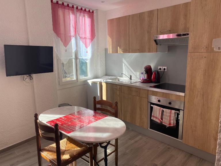 studio avec wifi à 50 m de la plage dans une rue piétonne - B&B Colliure