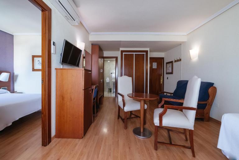 Torreluz Apartamentos - Chambres d'hôtes Almería