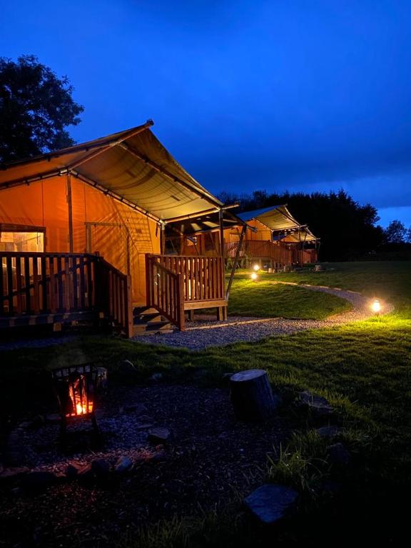 Little North Field Family Safari Tent Glamping near Harrogate - B&B Harrogate