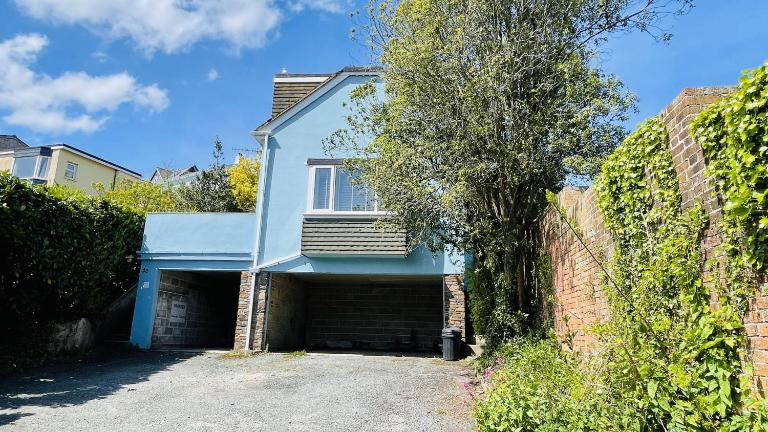 Number 20 - Central, Classic style, Private and Parking - B&B Dartmouth