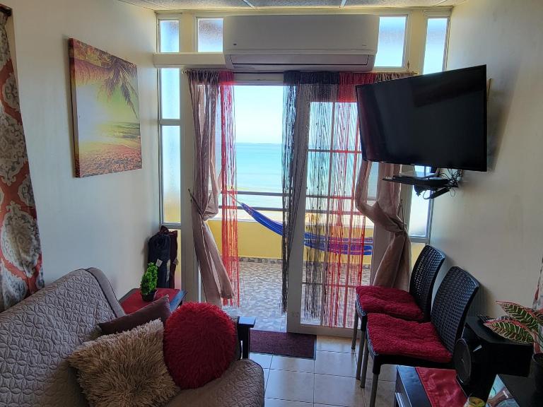 Yaeliz Front Beach - B&B Aguada