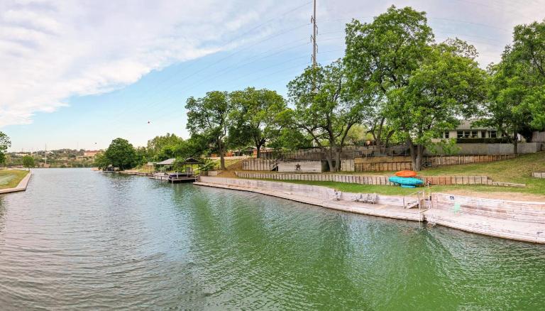 Lake Marble Falls Waterfront, House, Wet Slip, Huge Yard - B&B Marble Falls