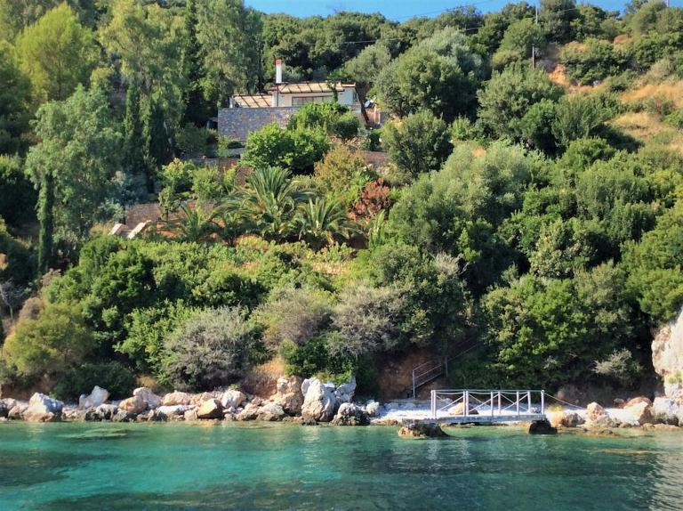 Alonissos Luxury Villa with Jacuzzi and Beach - B&B Ágios Dimítrios