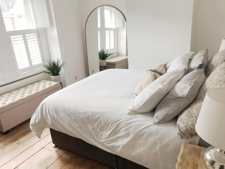 Emerson House, dog friendly with log burner close to waters edge and harbour - B&B Poole