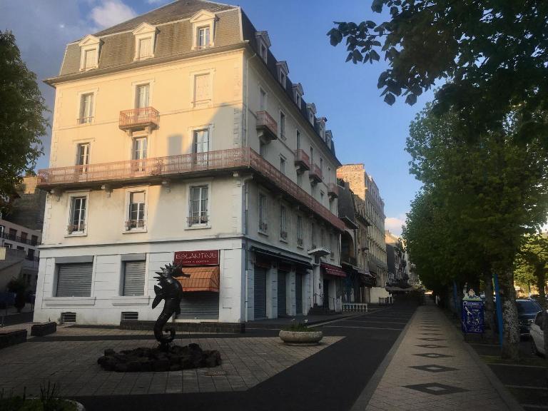 Studio face aux thermes Linge Compris - B&B La Bourboule