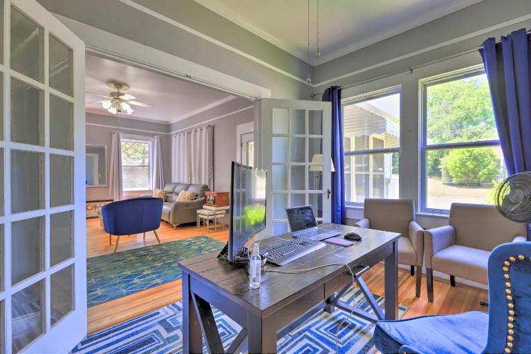 Spacious Lanett Haven w/ Sunroom + Large Deck - Bed and Breakfast Lanett