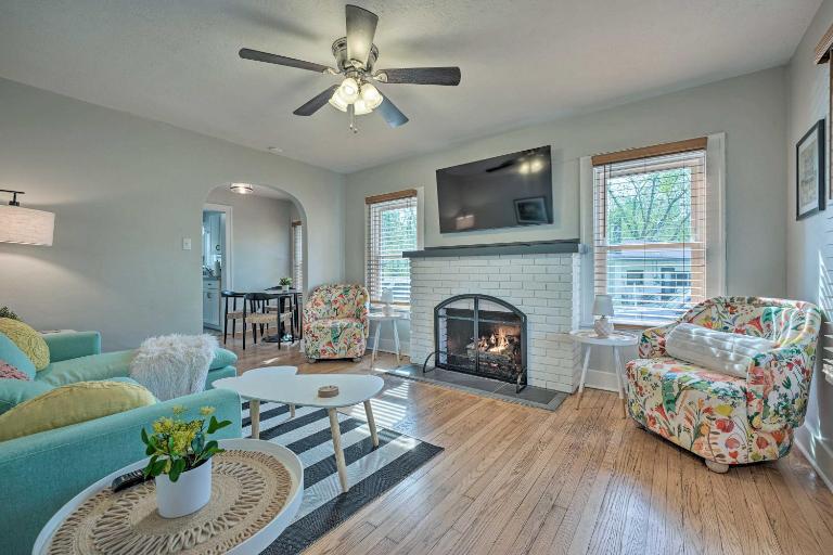 Benton Harbor 'Gracie Cottage' w/ Hot Tub + Yard! - Bed and Breakfast Benton Harbor
