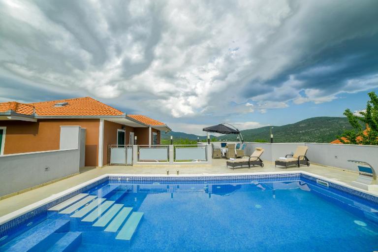 Luxury Villa Rebecca - Ferienwohnung Gornji Muć
