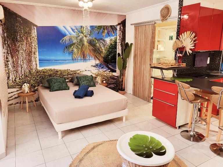 Le studio TAHITI 4 pers 600m de la plage la favière - B&B Bormes-les-Mimosas