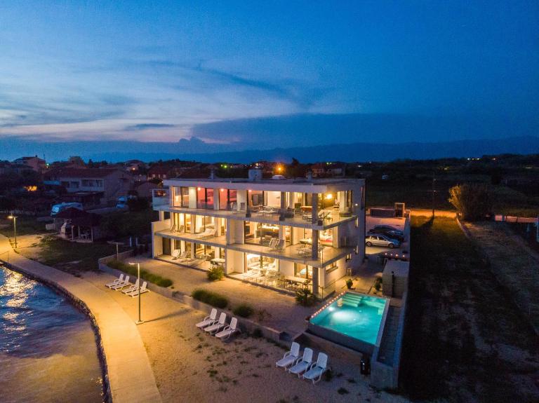 Penthouse Jimmys Beach Privlaka, Wahnsinns Blick und beheiztem Pool - B&B Privlaka
