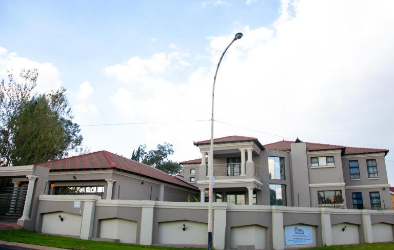 ANGELOCEAN GUEST HOUSE - B&B Emalahleni