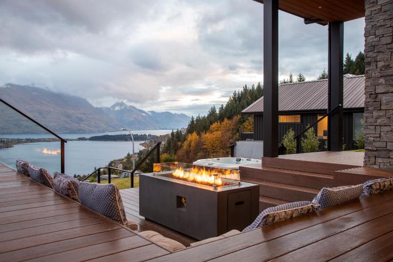 Aroha on Florence by Sothebys Luxury Rental Homes - Bed and Breakfast Queenstown