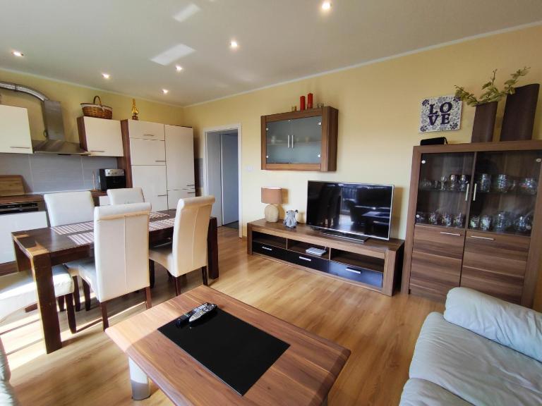 Apartament GórnyŚląsk blisko jeziora - 120qm - 3 sypialnie z parkingiem i klimatyzacją - Flat UpperSilesia with Parking & air conditioning - Ferienwohnung OberSchlesien mit 3 Schlafzimmern inklusive Parkplatz und Klima - Nähe Badesee und Sandstrand - Ferienwohnung Niewiesze