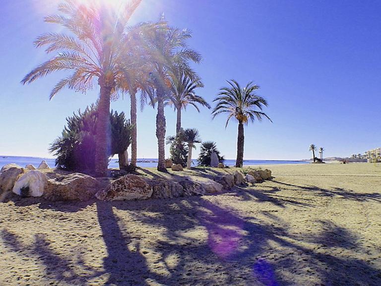 Sunny Coastal 1 Bed Apartment - Vera Coast: 2mins to Beach - Chambres d'hôtes Los Amarguillos